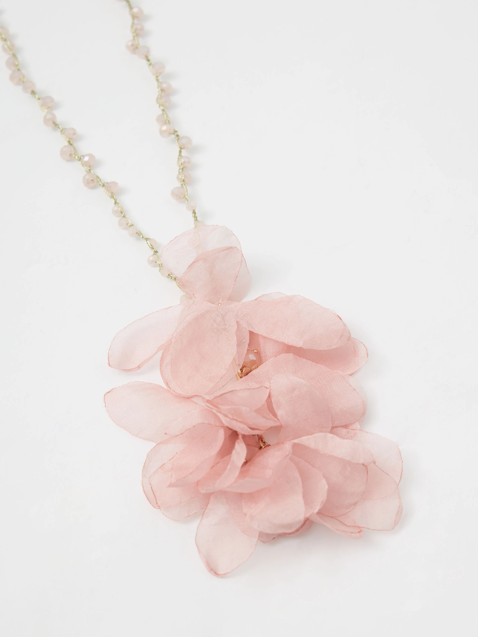 Necklace with a chiffon flower-shaped pendant