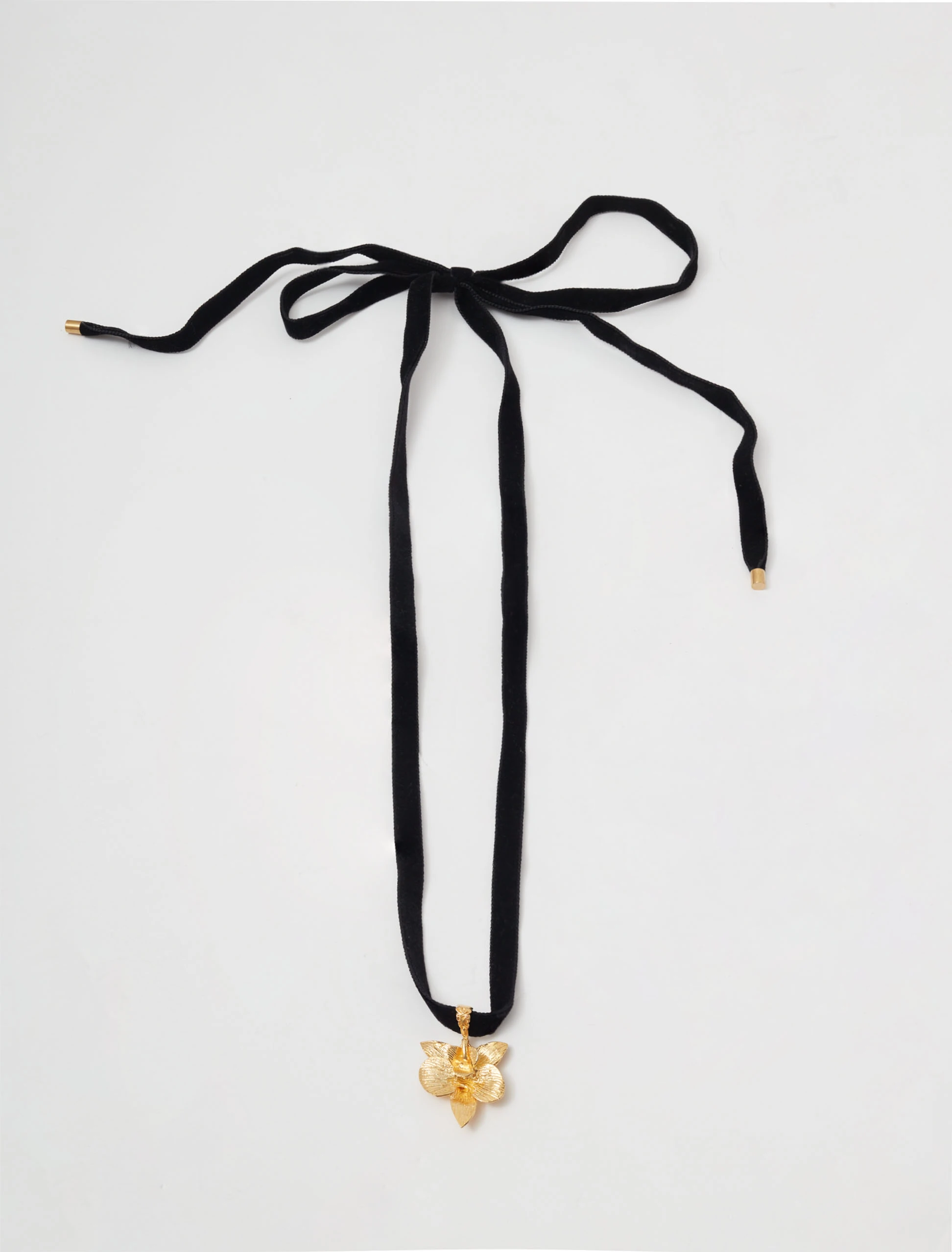 Choker necklace with a gold-plated pendant