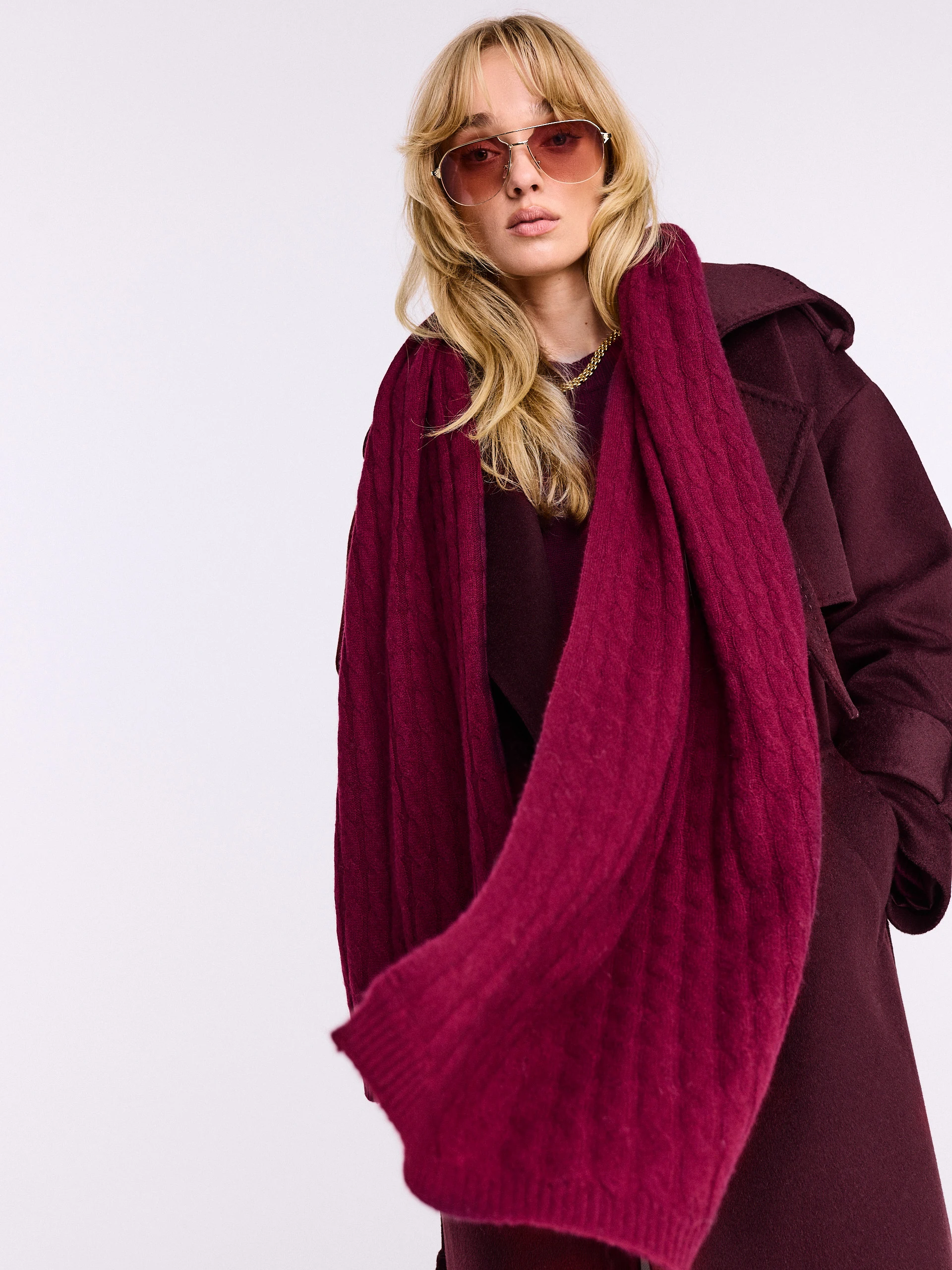 Burgundy cashmere scarf with a cable knit pattern