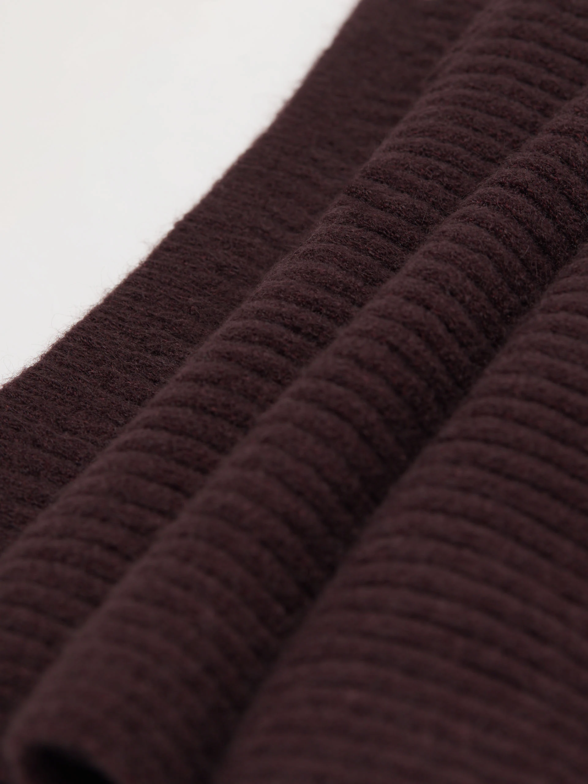 Chocolate scarf with wool