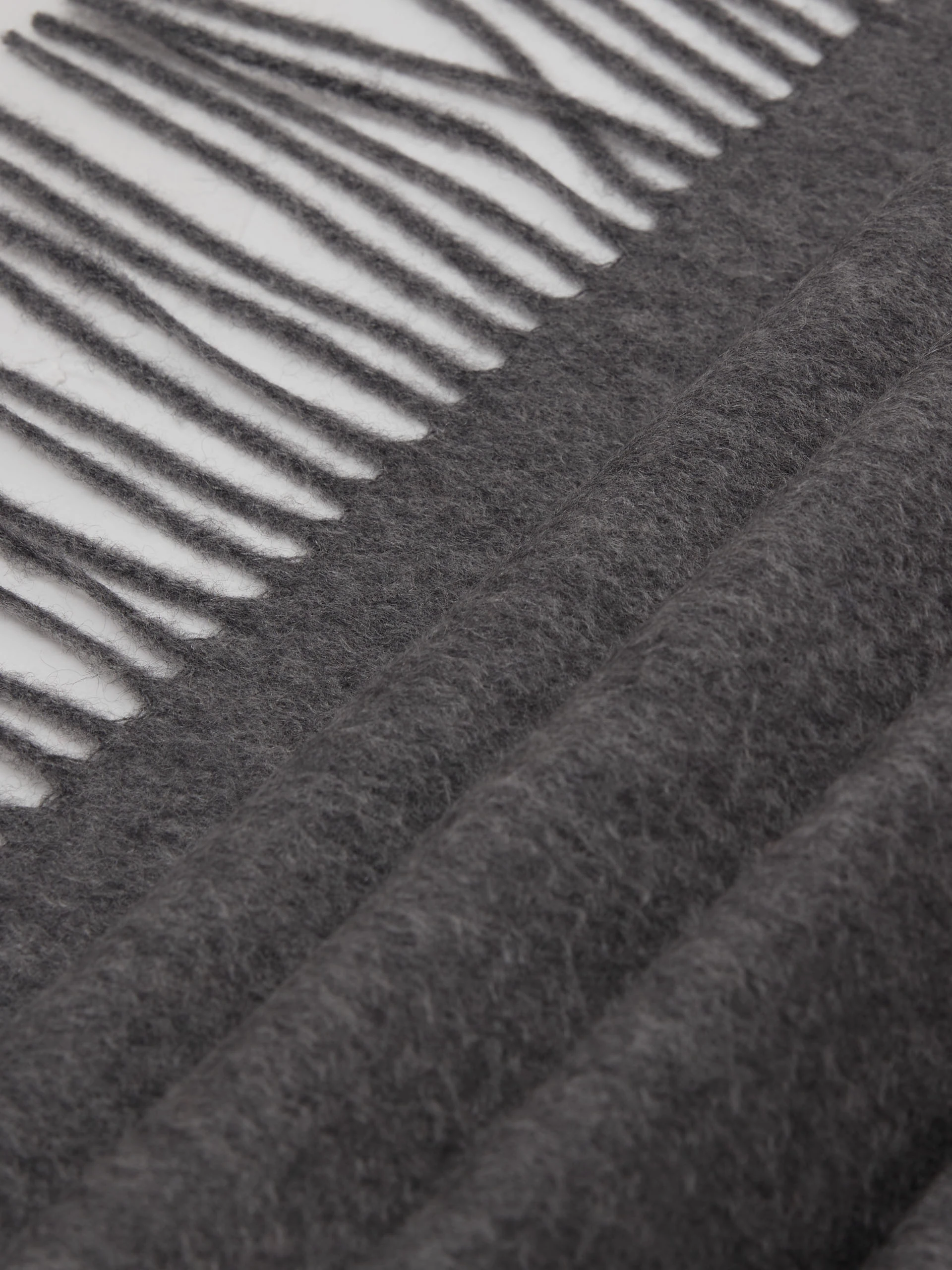 Gray cashmere scarf with tassels