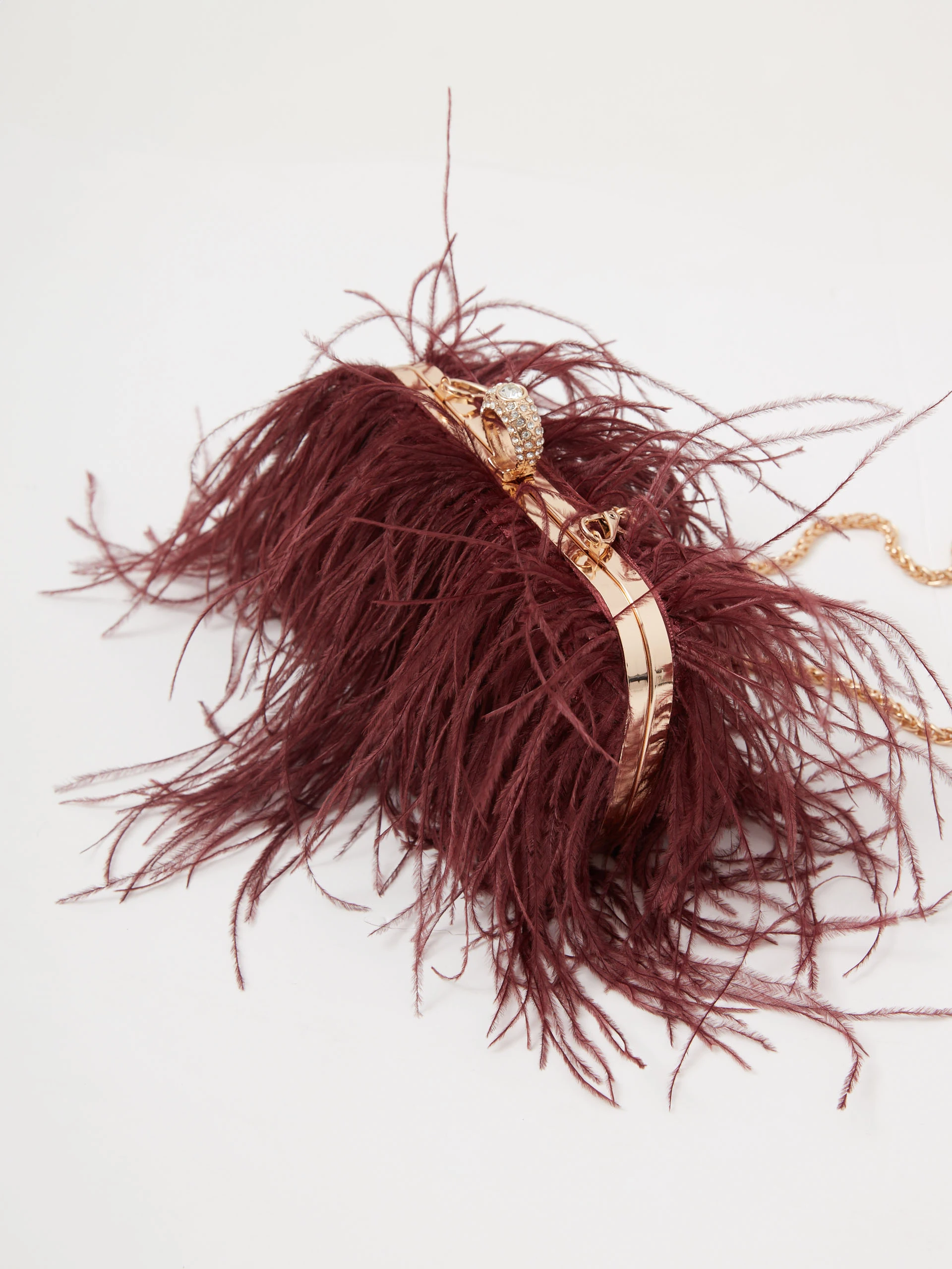 Elegant clutch bag with ostrich feathers