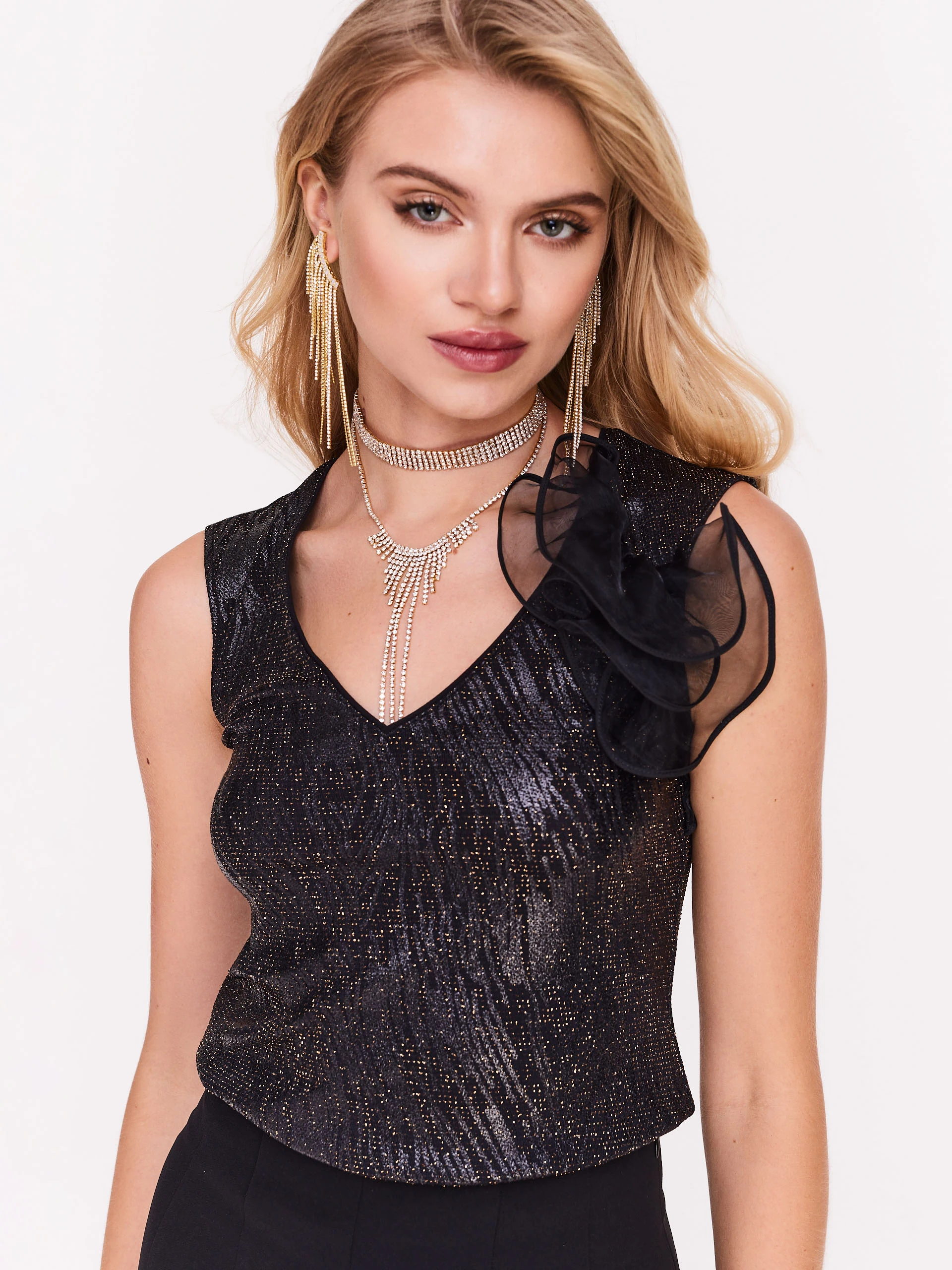 Elegant blouse in shiny fabric