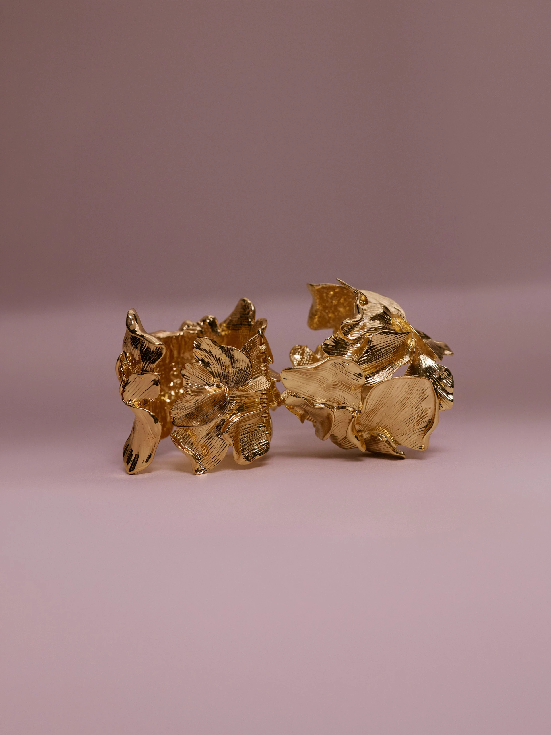 A unique bracelet with a floral motif