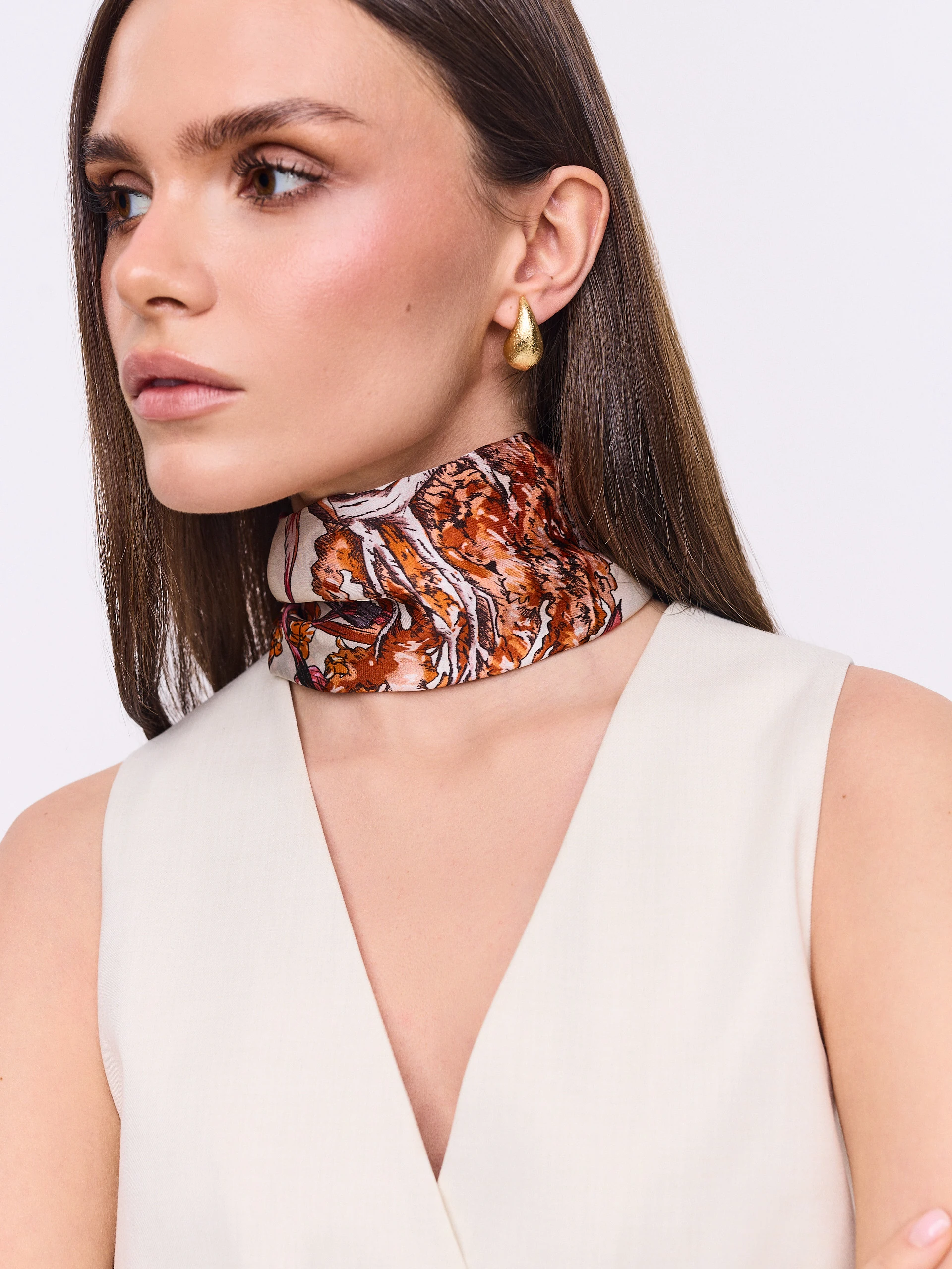 Elegant silk scarf with a floral motif
