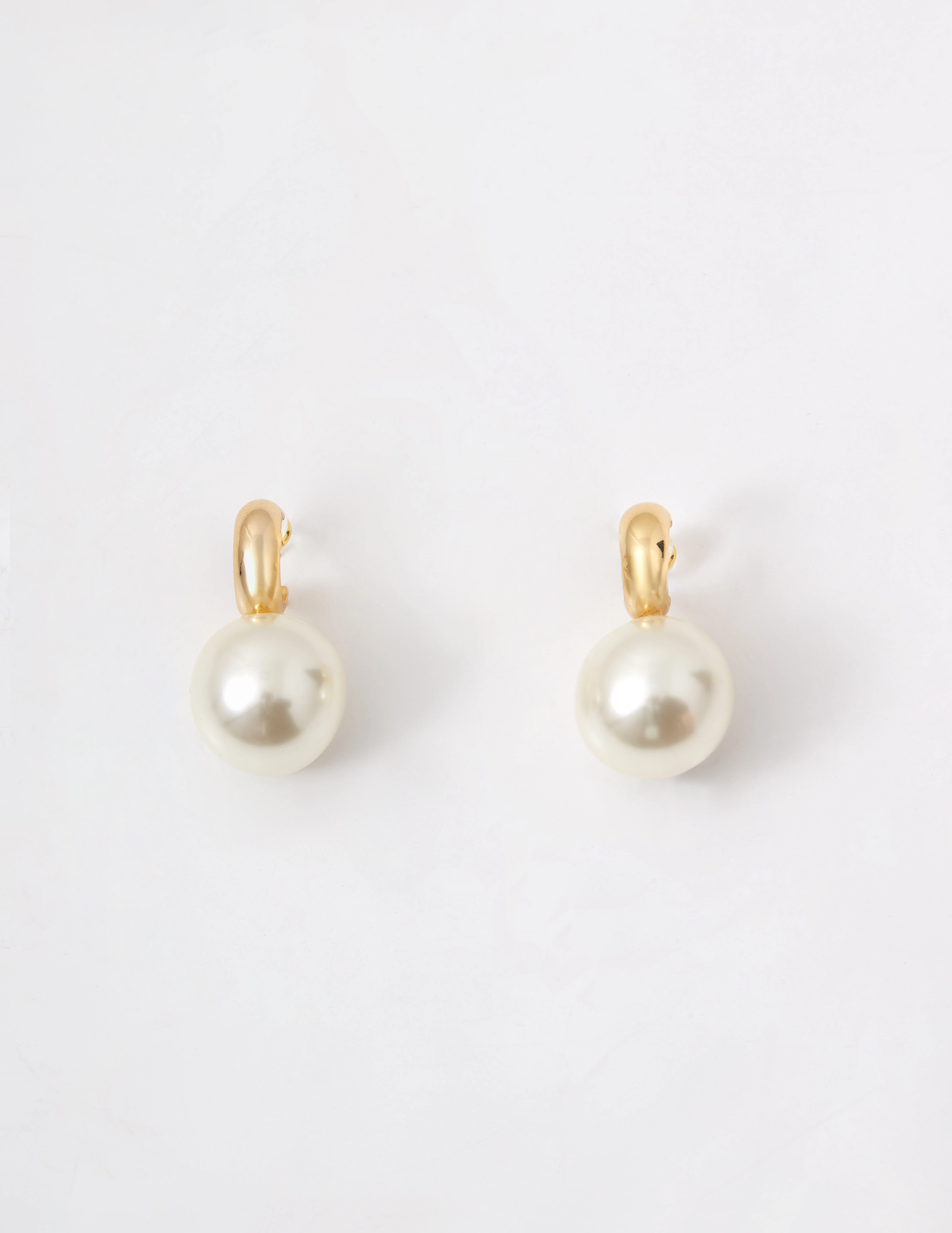 Gold-plated earrings with a pearl