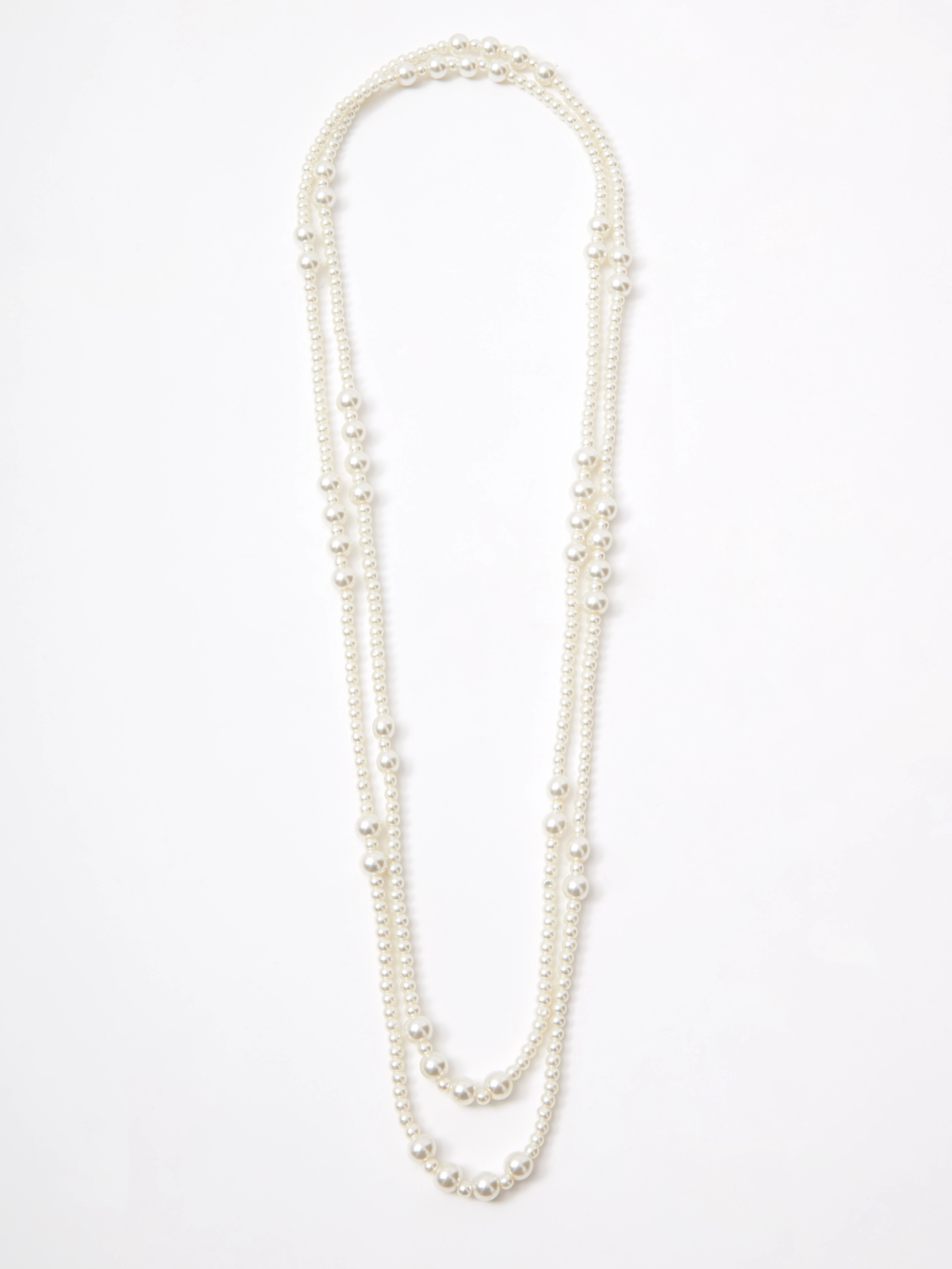Long imitation pearl necklace