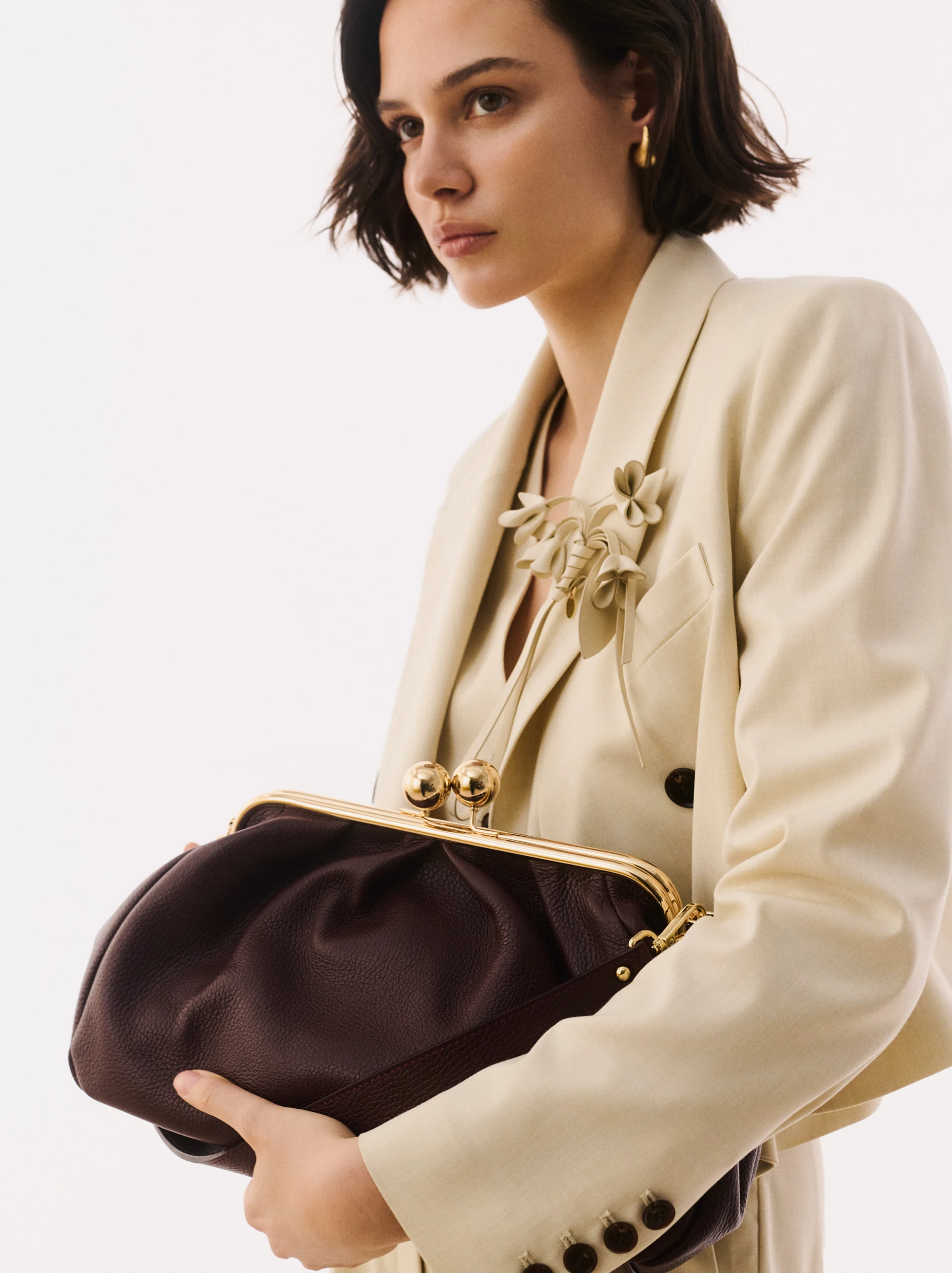 Elegant burgundy handbag with ruffles