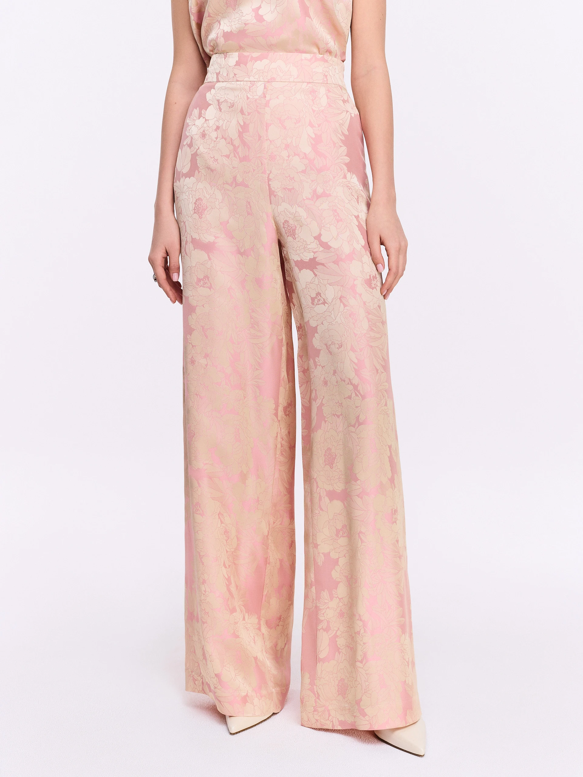 Elegant satin pants with floral print