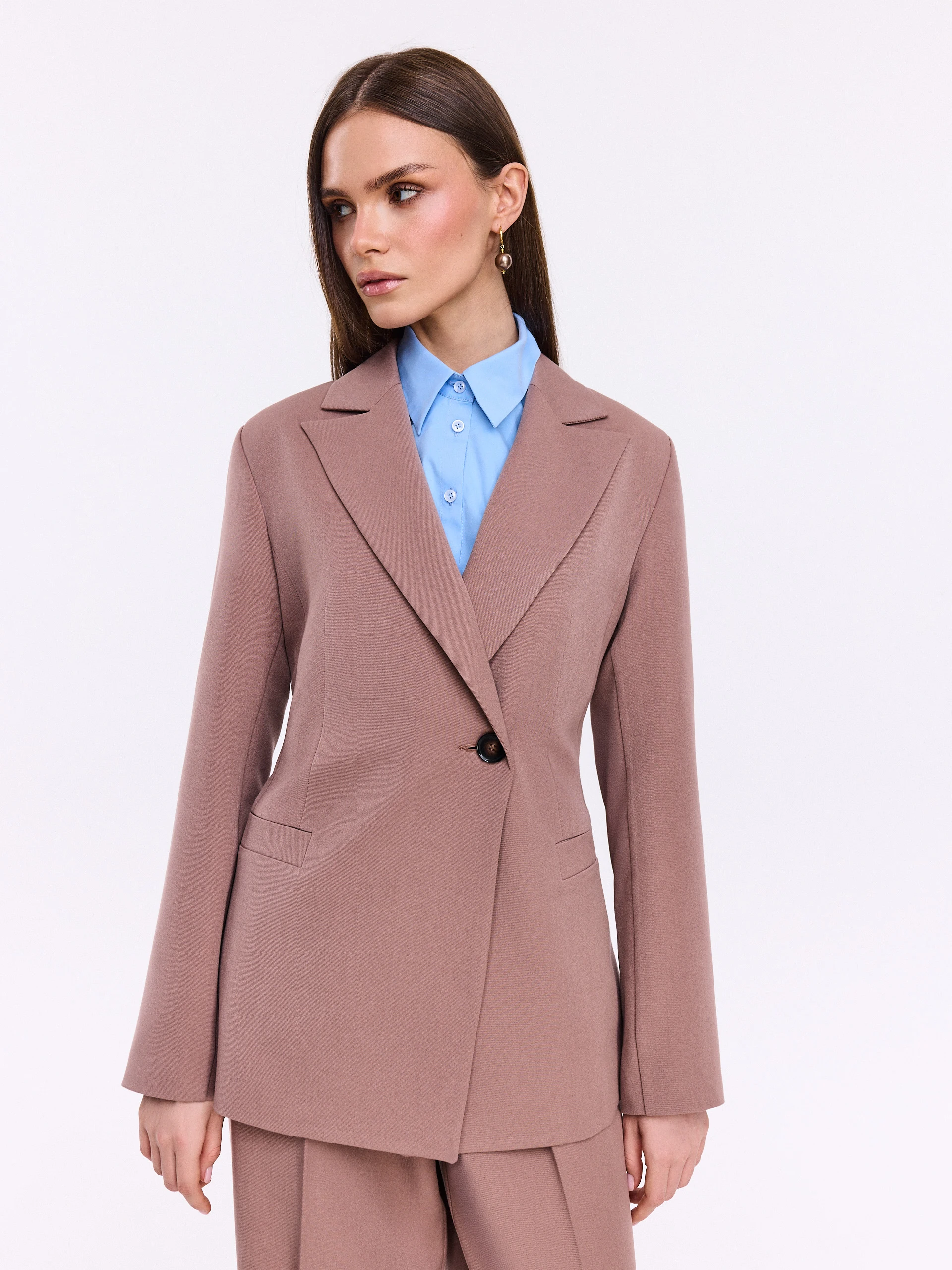 Jacket with a belt at the waist