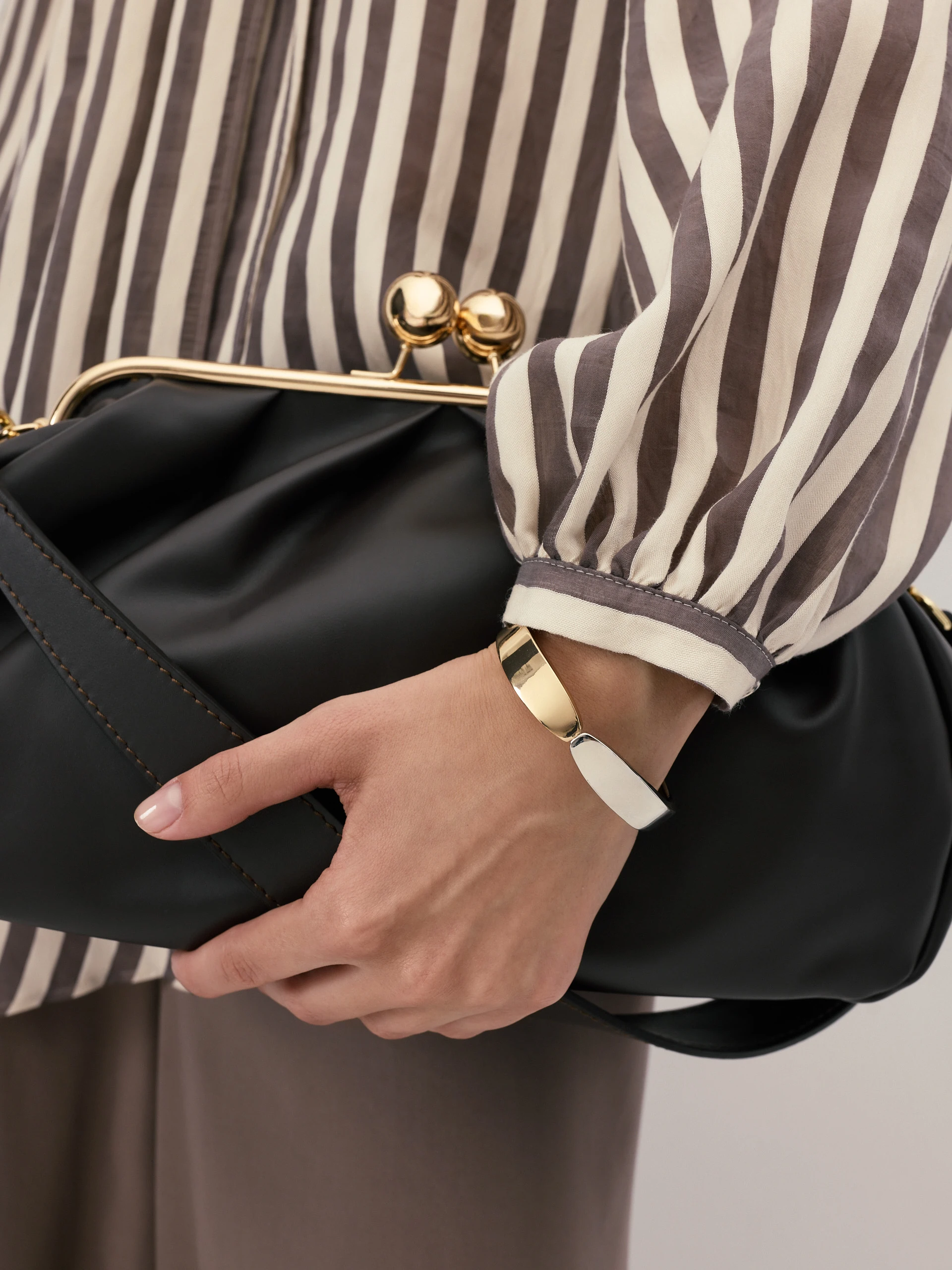 A dark chocolate-coloured leather handbag