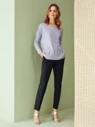 SWETER Z OBNIŻONĄ LINIĄ RAMION