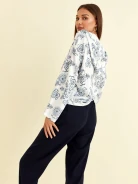 WHITE BLOUSE WITH BLUE PATTERN