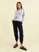 WHITE BLOUSE WITH BLUE PATTERN