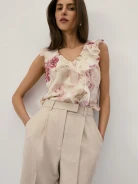 Beige high-waisted trousers with linen