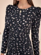 FLORAL DRESS WITH A CREASE AT THE WAIST