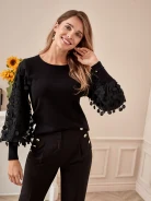 SWEATER WITH STRIKING SLEEVES
