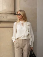 Shirt with jabot in écru color