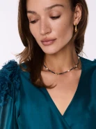 Ciemnozielona elegancka bluzka z ozdobnymi kwiatami