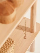 NECKLACE WITH SHELL