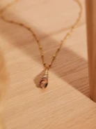NECKLACE WITH SHELL