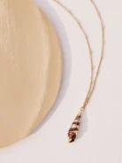 NECKLACE WITH SHELL