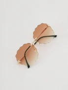 Brązowe okulary przeciwsłoneczne ze żłobionymi szkłami