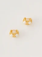 Elegant earrings with pearls