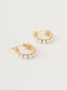 Earrings with pearls