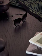 CAT-EYE GLASSES