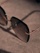 BRĄZOWE OKULARY PRZECIWSŁONECZNE
