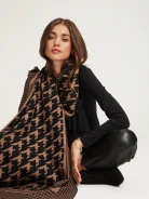 Large shawl in a peplite pattern in shades of brown and black