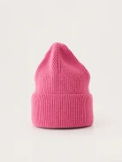 Classic ribbed knit cap in fuchsia shade