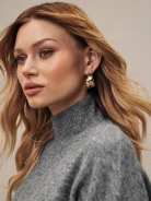 Structured earrings rings in gold color