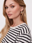 Structured earrings rings in gold color