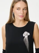 Elegant brooch with a rose and chains