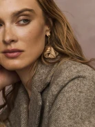 Chiffon earrings with beige flowers