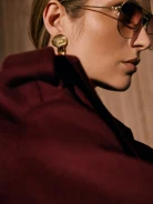 Pozłacane kolczyki o nieregularnym kształcie