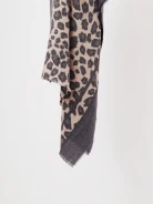 Elegant scarf with animal print wool