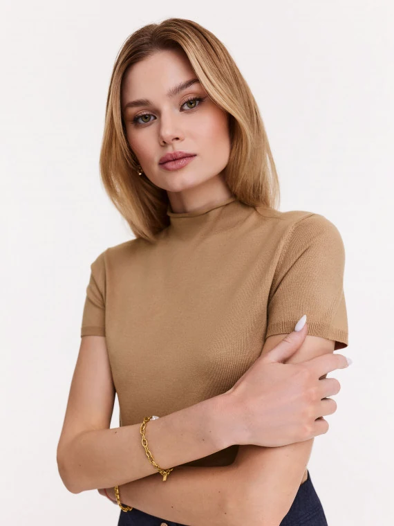 Karmelowy wiskozowy sweter z krótkim rękawem