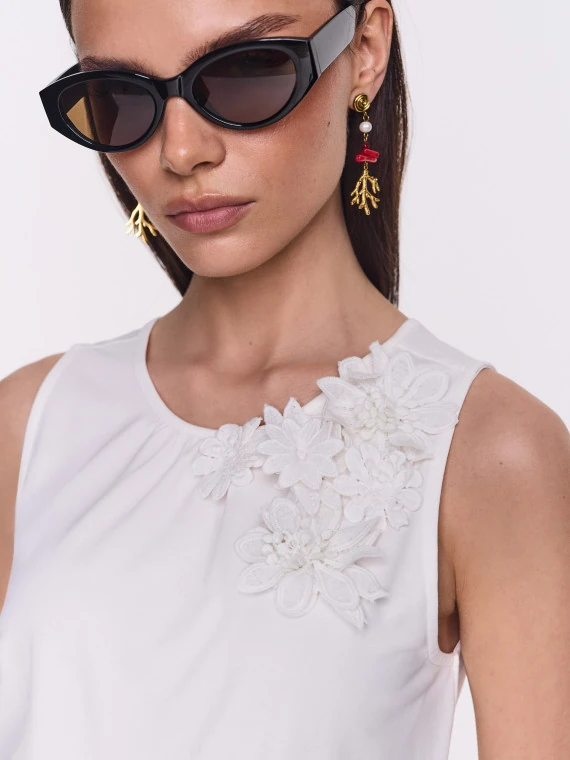 White blouse with floral appliqué