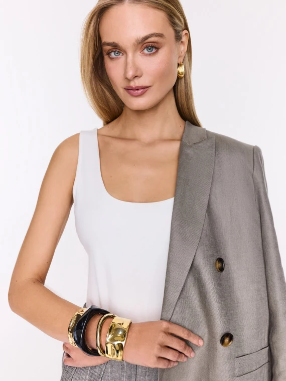 White sleeveless blouse