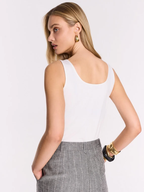 White sleeveless blouse
