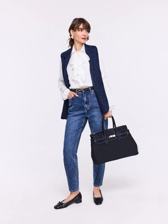 Granatowe spodnie denimowe typu mom jeans