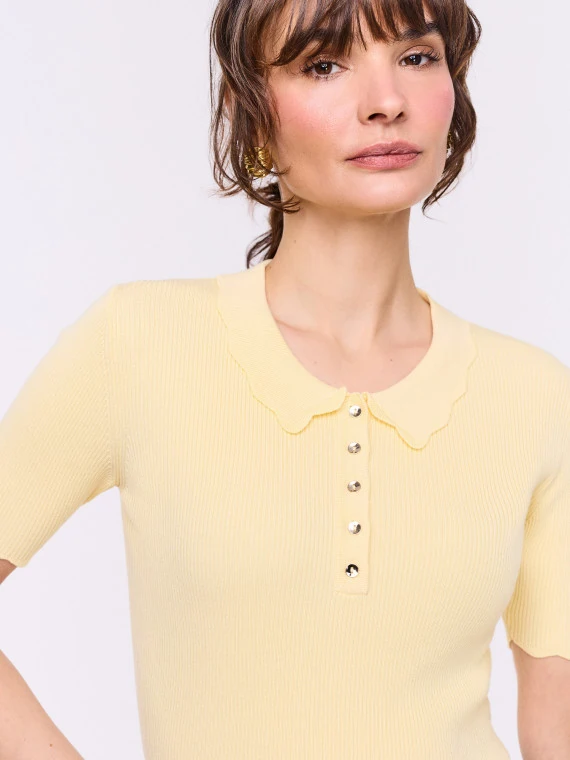 Light yellow short-sleeved sweater
