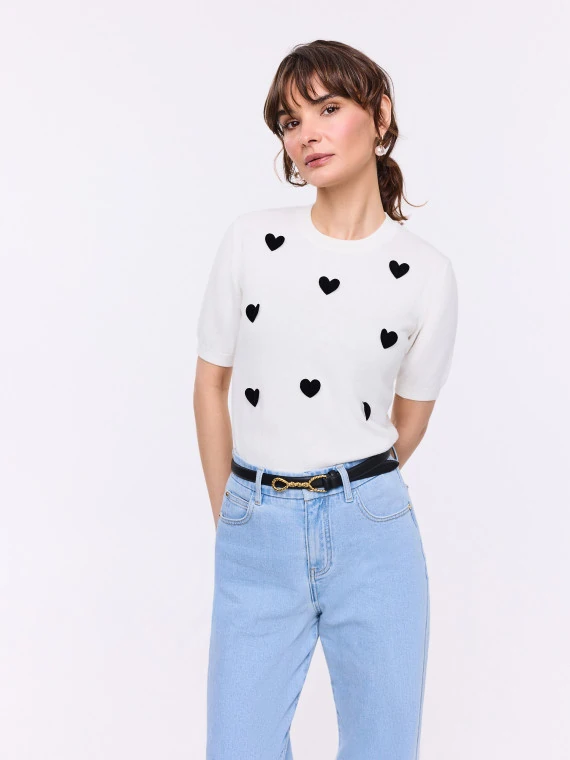 Creamy sweater with hearts