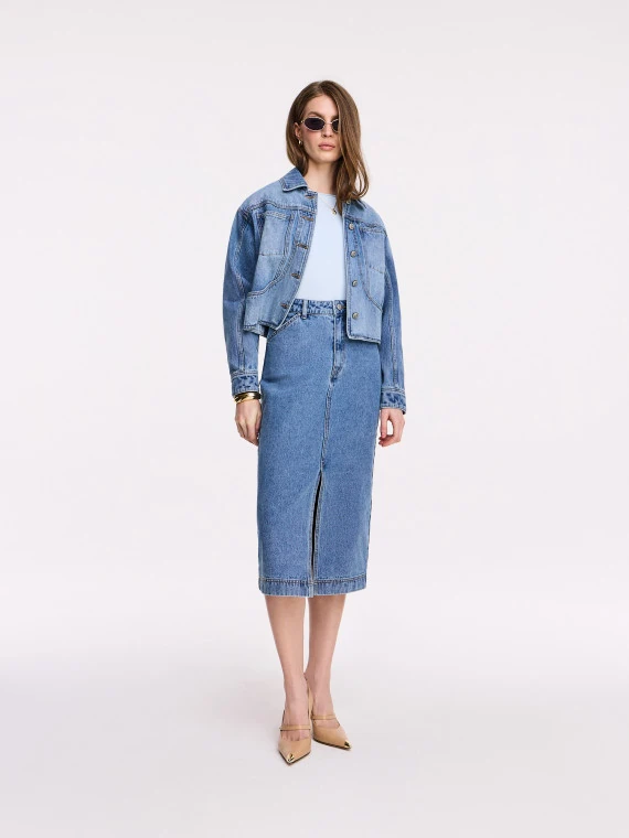 Blue short-sleeved sweater
