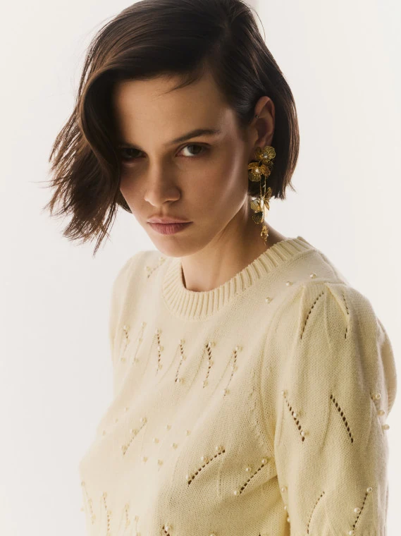Openwork cream sweater with short sleeves