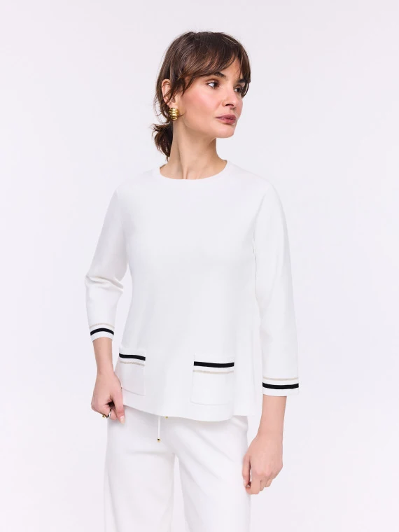 Lekki sweter z ozdobnymi lamówkami w kolorze écru