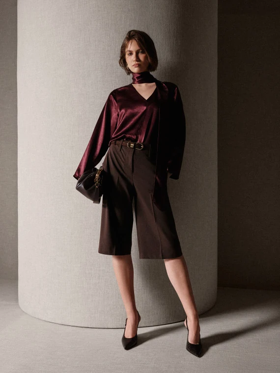 High-waisted chocolate-coloured Bermuda shorts